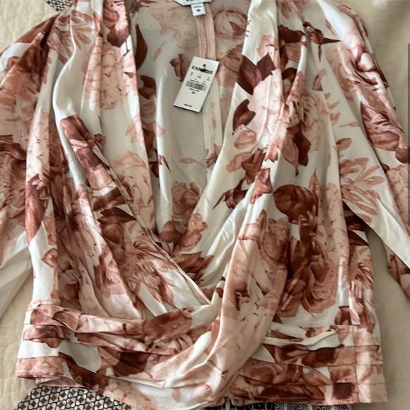 🆕 Express V-Neck Overlapped Front Blouse NWT - Picture 3 of 8